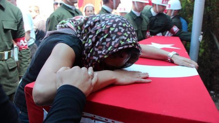 Darbecileri durduramadığı için intihar eden Yarbay Önder, Samsunda toprağa verildi