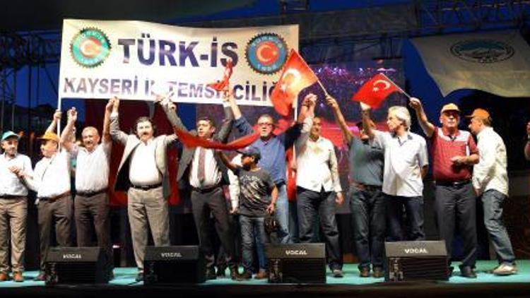 Türk-İş Sendikasından demokrasi nöbetine destek