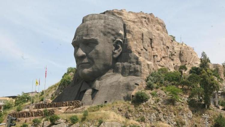 İzmirdeki Atatürk Maskının içler acısı hali - ek fotoğraflar