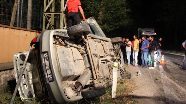 Devrilen otomobilin sürücüsü yaralandı