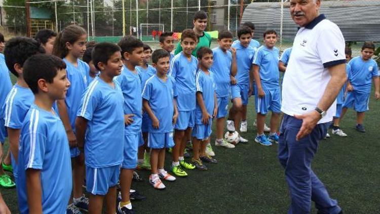 Başkan Karalar, Yaz Spor Okullarını ziyaret etti