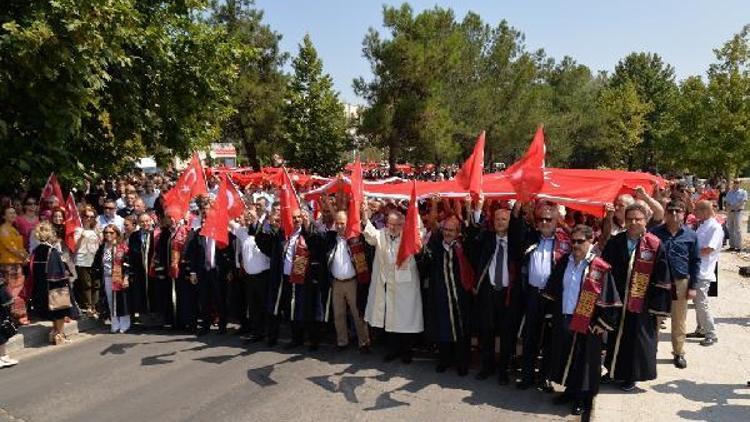 Uludağ Üniversitesi’nden darbe girişimi protesto yürüyüşü