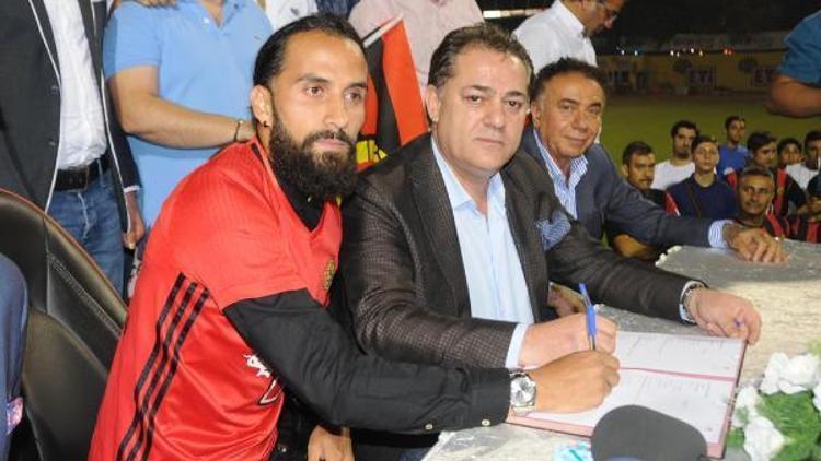 Erkan Zengin, Eskişehirspor ile 3 yıllık sözleşme imzaladı