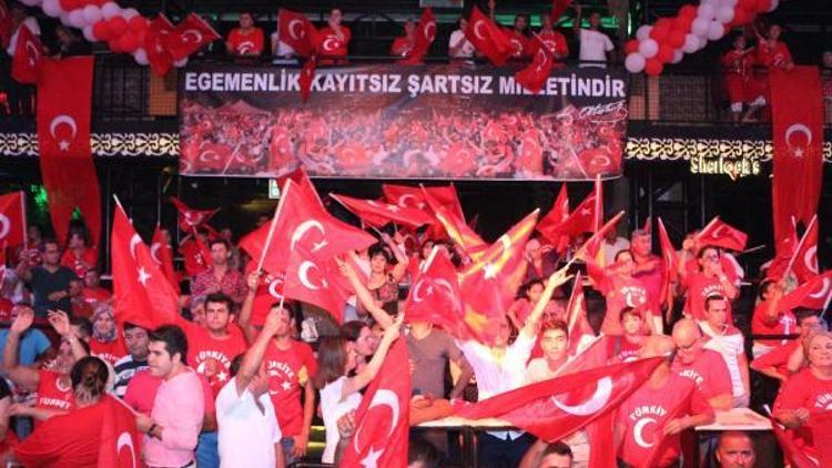 Kemerde gece kulübünde demokrasi şenliği