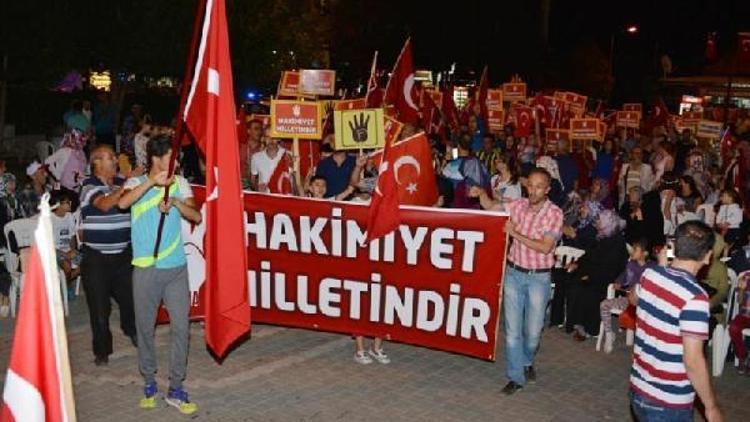 Gedizdeki demokrasi nöbeti sürüyor