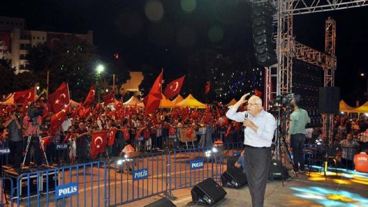 Milletvekili Erdoğan, Demokrasi nöbetindekilerle buluştu