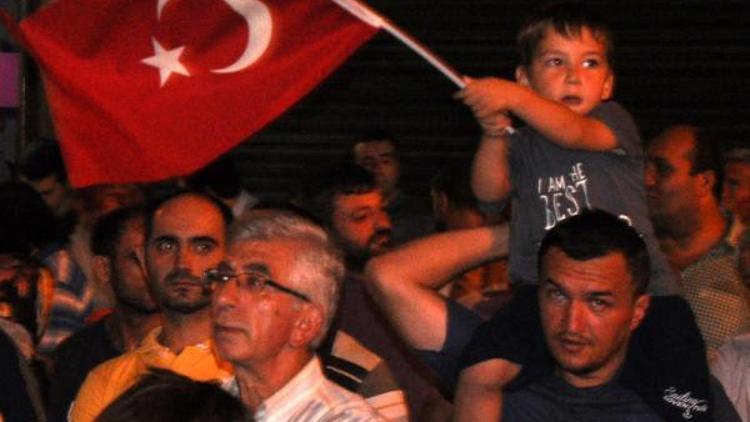 Tankın önüne yatan Metin Doğan Zonguldak’ta Demokrasi Nöbeti’ne katıldı