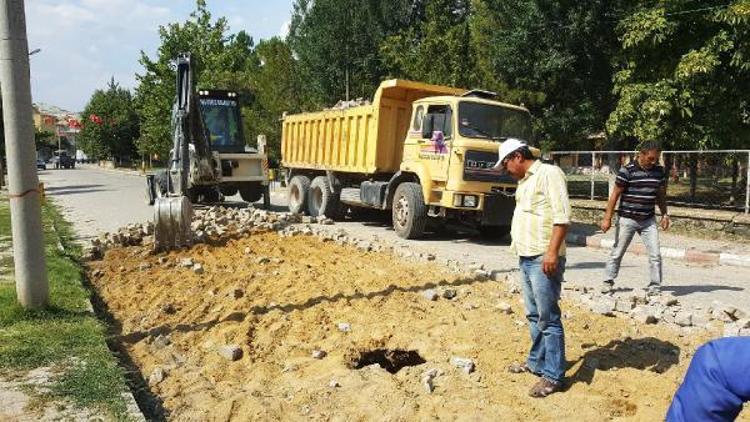 Eskigediz Akçaalan Mahallesine 4 bin metrekare kilitli parke taşı