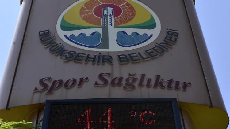 Adanada hissedilen sıcaklık 41 dereceyi buldu