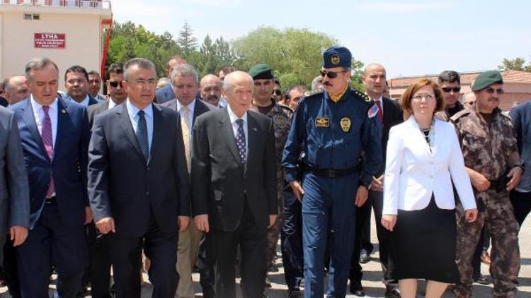 Bahçeli, Özel Harekat Daire Başkanlığını ziyaret etti