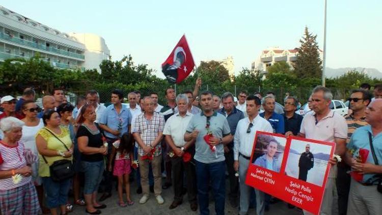 Marmariste, CHPliler demokrasi şehitleri için anma töreni düzenledi