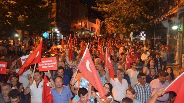 Ayvacık 5 bin kişi demokrasi şehitleri için yürüdü