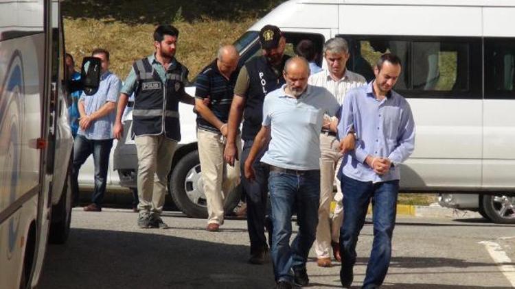 FETÖ soruşturmasında serbest bırakılan 6 polis tutuklama talebiyle mahkemeye sevk edildi
