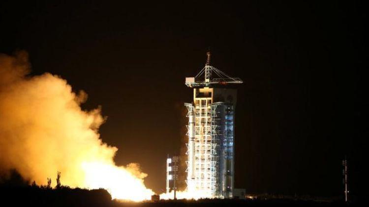 Çin dünyanın ilk kuantum uydusunu fırlattı