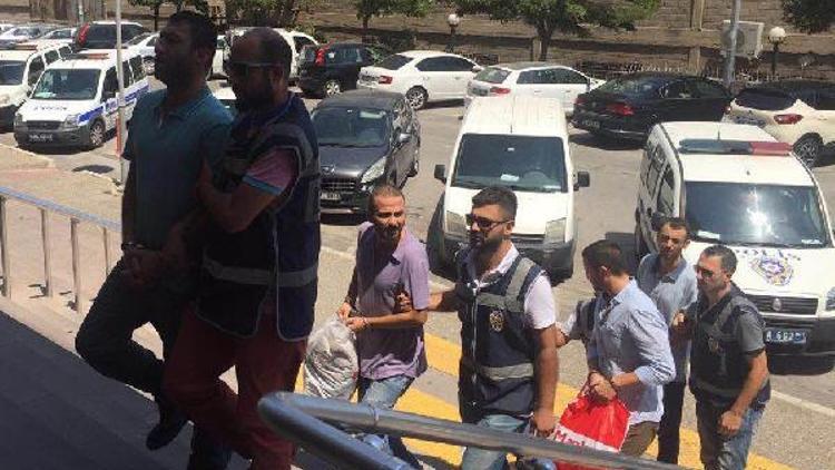 İzmirde 15 Temmuz gecesi, darbe karşıtlarına ateş eden kişi tutuklandı