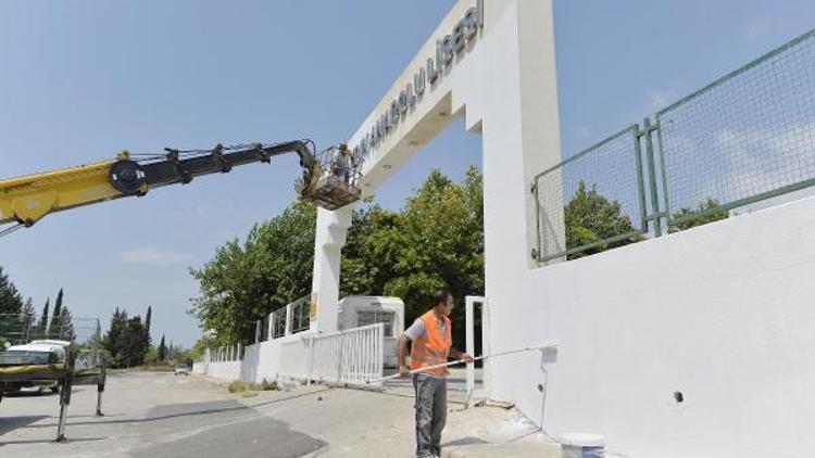 Muratpaşadan okullara bakım