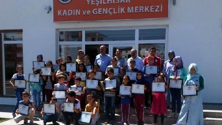 Develi ve Yeşilhisar Gençlik Merkezinde 300 öğrenci eğitim görüyor