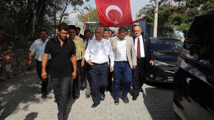 Başkan Yaşar, Şehit Halisdemir’in baba ocağında