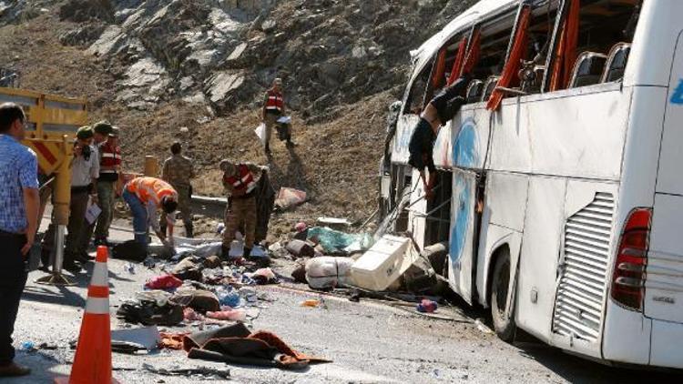 Nurdağında yolcu otobüsü devrildi: 4 ölü, 31 yaralı (2) - yeniden