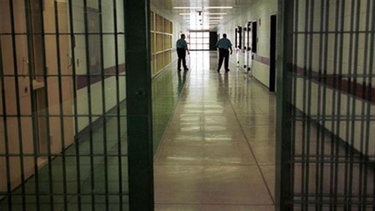 Kapalı cezaevlerinde kalan mahkumlarla ilgili flaş karar