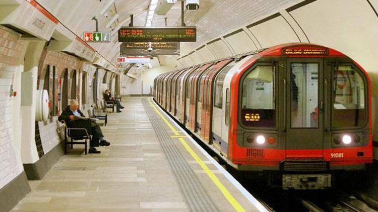 Londra metrosu hafta sonları 24 saat sefer düzenleyecek