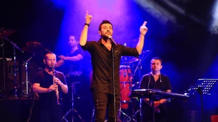 İntizar ve Gökhan Tepeden romantik konser