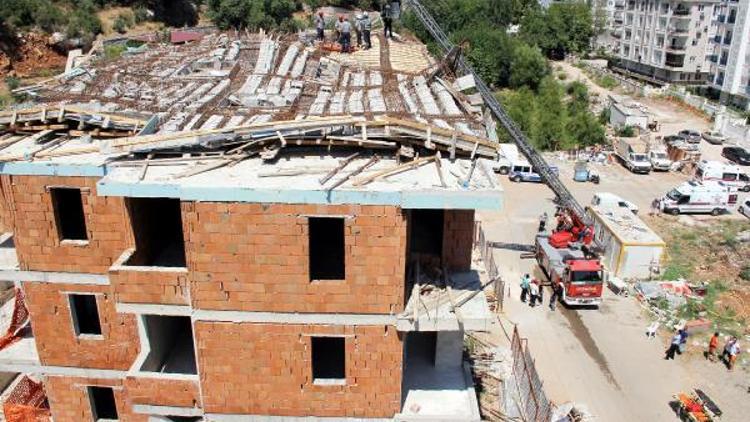 Antalyada inşaatın çatısı çöktü, 3 işçi yaralandı (2) - YENİDEN