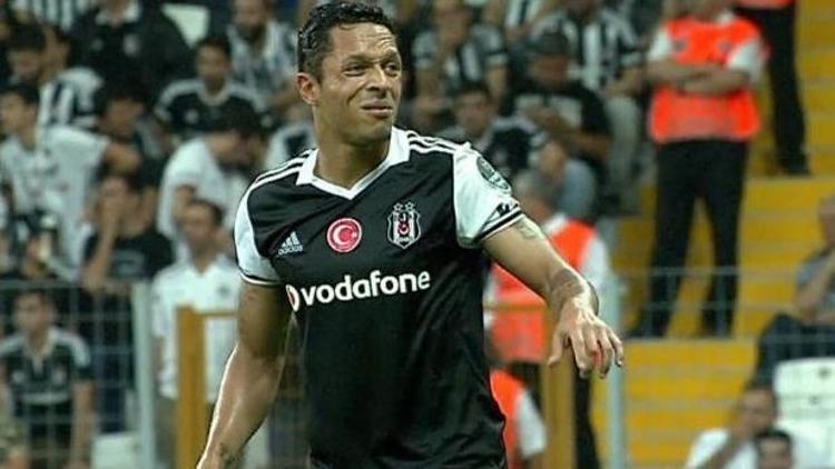 Beşiktaşın yeni transferi Adriano sakatlandı