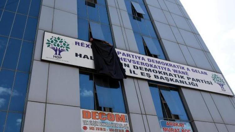 HDP, Vanda  Gaziantep için binasına siyah bez astı