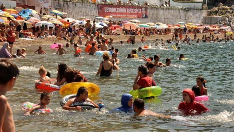 Zonguldak’ta sıcaklar bunalttı denizler doldu taştı