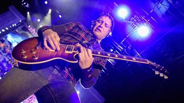 3 Doors Down’un eski gitaristi Matt Roberts öldü