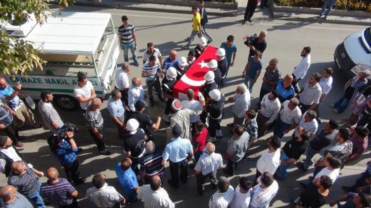 Şehit polis Sönmez, Elazığda son yolculuğuna uğurlandı
