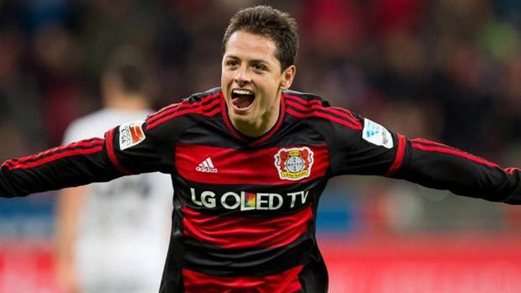 Chicharito merdivenlerden düştü, eli çatladı