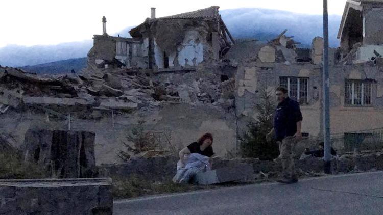 İtalyada korkunç deprem Ölü ve yaralılar var