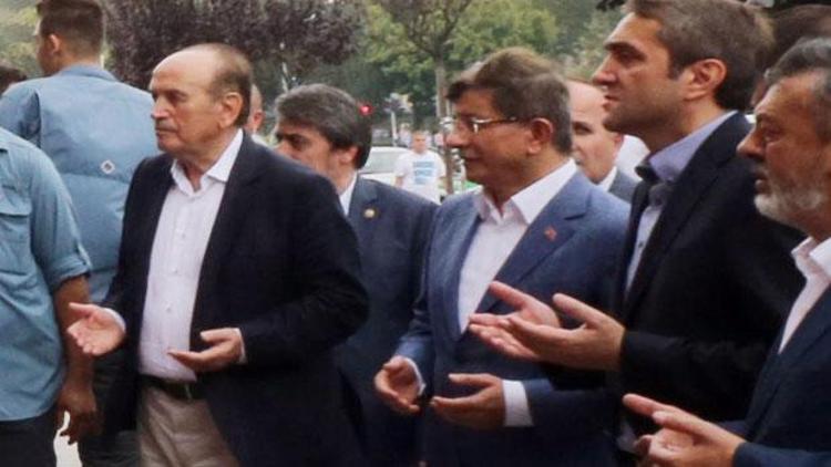 Eski Başbakan Davutoğlu’ndan İBB Başkanı Topbaş’a ziyaret