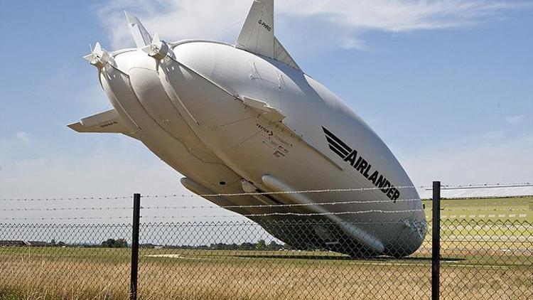 Dünyanın en büyük hava aracı Airlander yere çakıldı