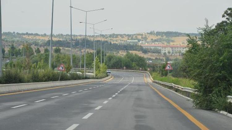 Zırhlı Birlikler arazisinden bağlantı yolu