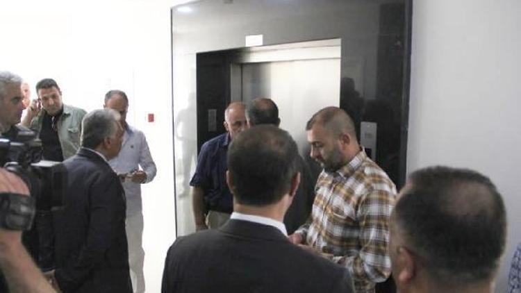 Bakanı Tüfenkçi ile TOBB Başkanı asansörde mahsur kaldı