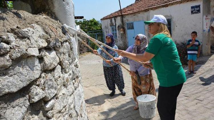 Köyde sokak boyama şenliği var