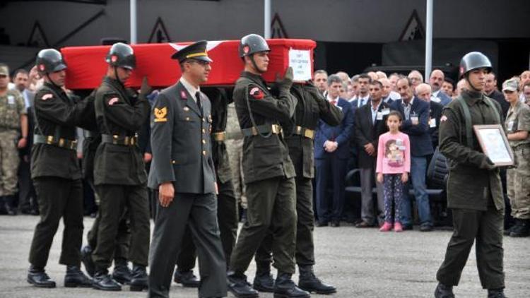 Şavşattaki saldırıda şehit düşen er törenle memleketine uğurlandı