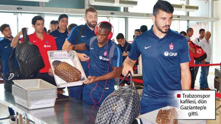 Douglas gitti... Cardozo sırada