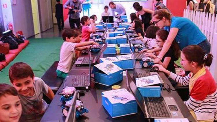 Vodafone foundation launches campaign to teach coding to Turkish children