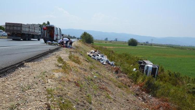 Aydında kamyonet ve motosiklet tarlaya uçtu: 3 yaralı