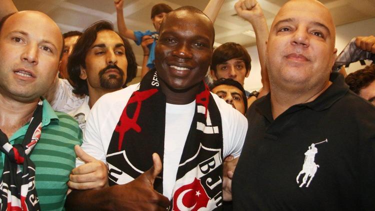 Kartalın yeni golcüsü İstanbulda izdiham yarattı