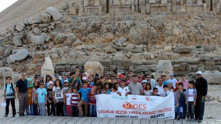 Adıyamanda çocuklar tarihi yerleri gezdi