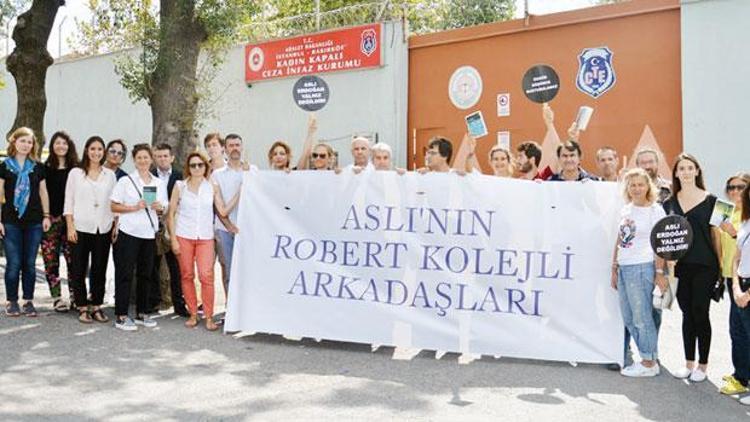 Robert Kolejliler Aslının yanındaydı