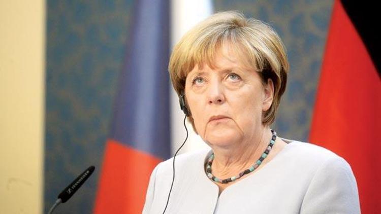 Almanların yarısı Merkel’i istemiyor