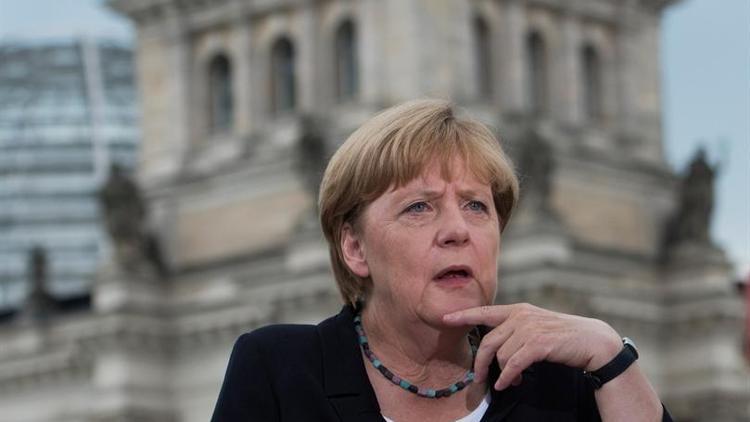 Merkel: Bizim ordumuz meclisi bombalasa...