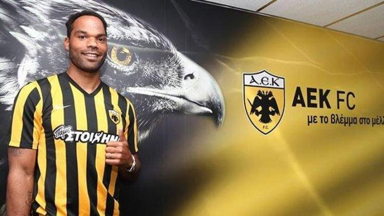 AEK, Lescottu kadrosuna kattı