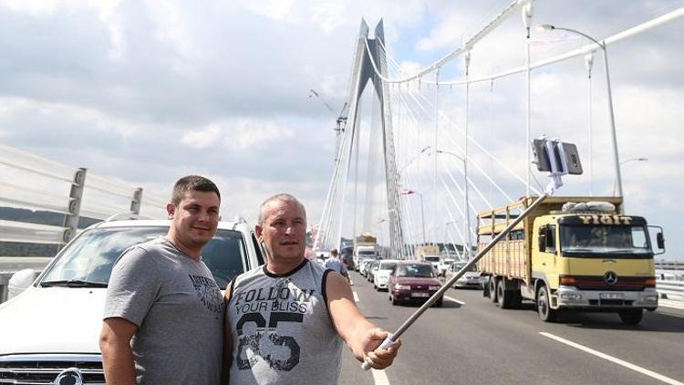 Selfie için duranlar, emniyet şeridini ihlal edenler, bu haber size